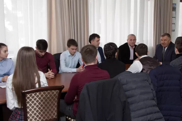 Руководство парламента призвало будущих юристов проявлять активность, иметь правильную гражданскую позицию, направленную на охрану законности и правопорядка в республике