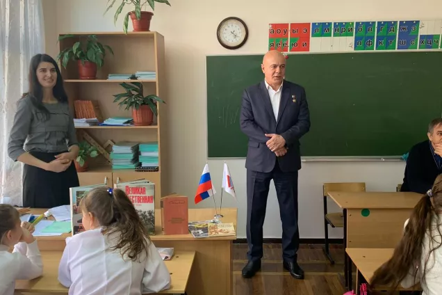 Урок мужества «Герои – слава и гордость Отечества» с Героем России Э.Цеевым