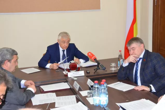 Заседание Совета Парламента РСО-Алания.Принято решение направить Закон в комитеты и комиссии Парламента республики и включить в повестку предстоящей сессии.