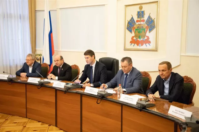 Кубанский парламент дал старт серии торжественных заседаний комитетов  в честь 25-летия краевого парламента