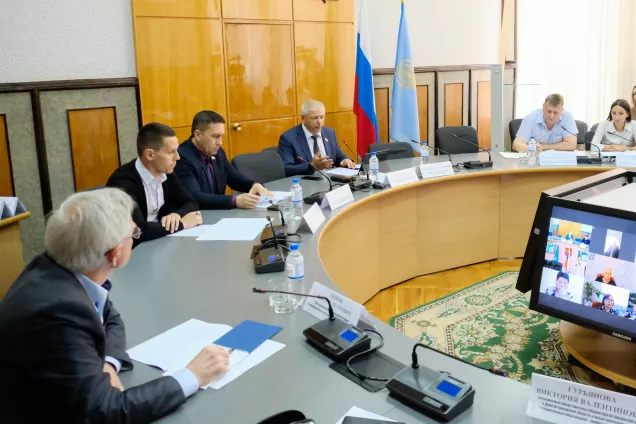 В астраханском парламенте состоялся круглый стол «Расширение перечня оснований для помещения детей в центр временного содержания"