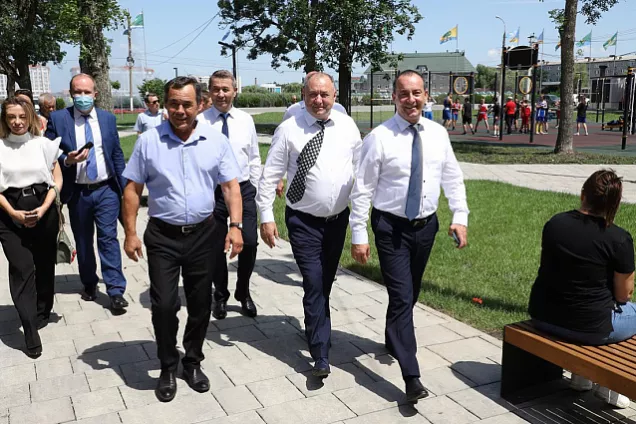 Законодатели Кубани отчитались перед жителями Славянского района