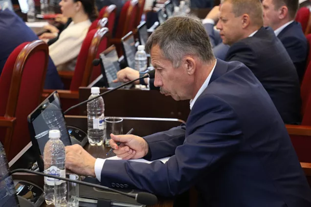 Депутаты Кубани сделали бесплатными парковки для всех электромобилей