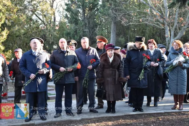 ФОТОРЕПОРТАЖ. День Героев Отечества отметили в Севастополе