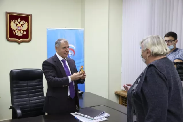 Председатель парламента Крыма В.Константинов провел приём граждан