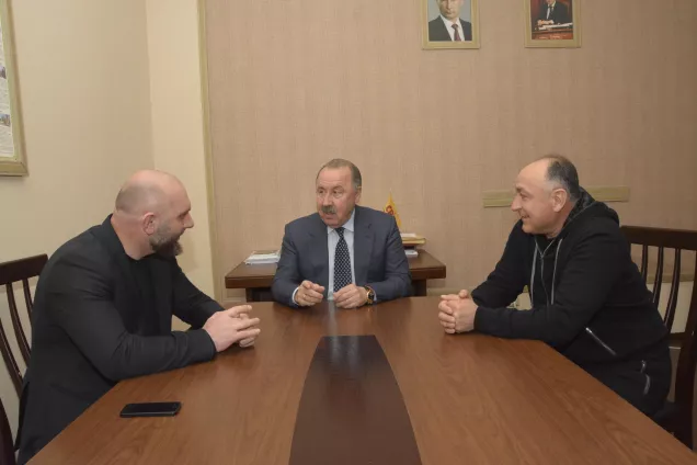 Председатель Комитета Государственной Думы РФ встретился с депутатами Парламента КЧР