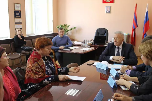 Спикер регионального парламента провел выездные приемы граждан