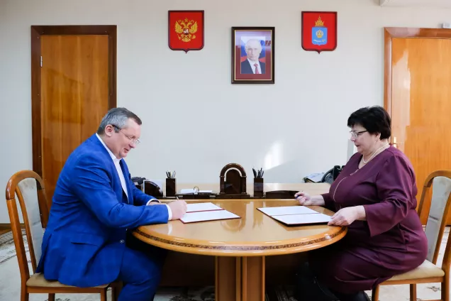 Астраханские парламентарии заключили соглашение с областным объединением организаций профсоюзов