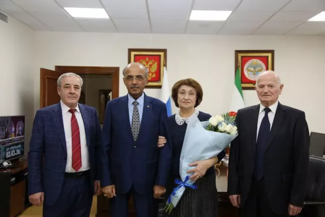 Сегодня в Народном Собрании РИ Спикер Парламента М.Яндиев поздравил ингушских ученых с Днём российской науки