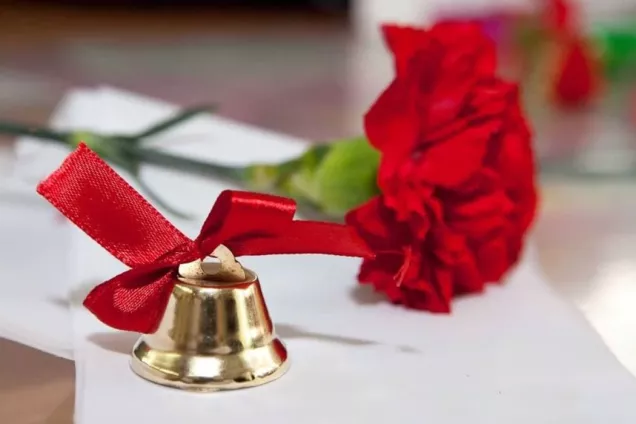 Юрий Бурлачко поздравил выпускников кубанских школ с праздником Последнего звонка