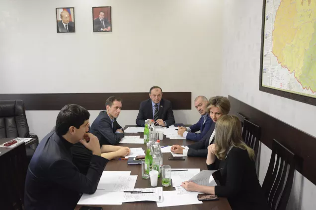 В Парламенте Карачаево-Черкесии рассмотрели вопросы организации дорожного движения 