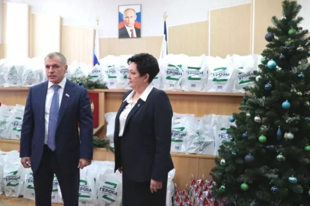 Крымские депутаты  участвуют в  партийной акции «Единая Россия — детям Героев»