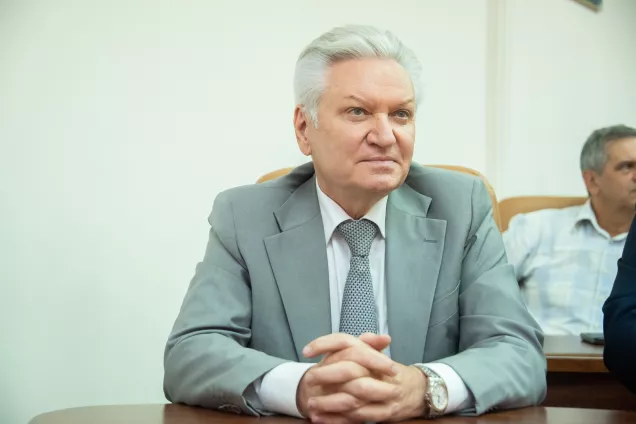 Александр Клыканов.Именно строители, строительство определяет уровень развития человечества, двигает экономику