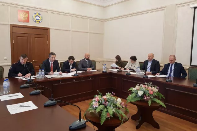 Проблему бесхозных сельскохозяйственных животных на дорогах обсудили в Парламенте КЧР