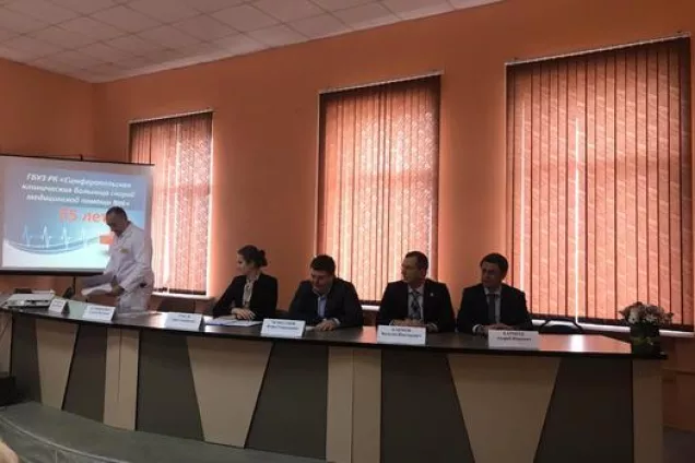 Анна Рубель поздравила коллектив шестой горбольницы с 55-летием учреждения