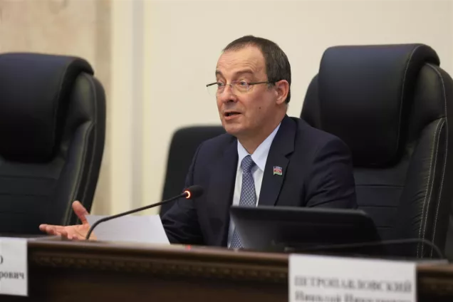 Ю.Бурлачко.Конституция позволила России сохранить суверенитет на международной арене