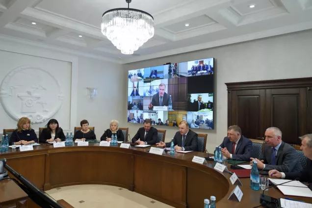 О строгом исполнении антикоррупционного законодательства шел разговор на заседании Комиссии по координации работы по противодействию коррупции в РА