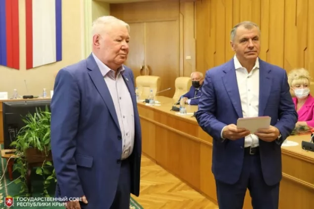 Парламентарии Крыма поздравили главу Общественной палаты РК Александра Форманчука с 75-летним юбилеем