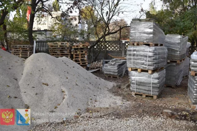 Владимир Немцев проверил ход работ по благоустройству сквера 60-летия СССР