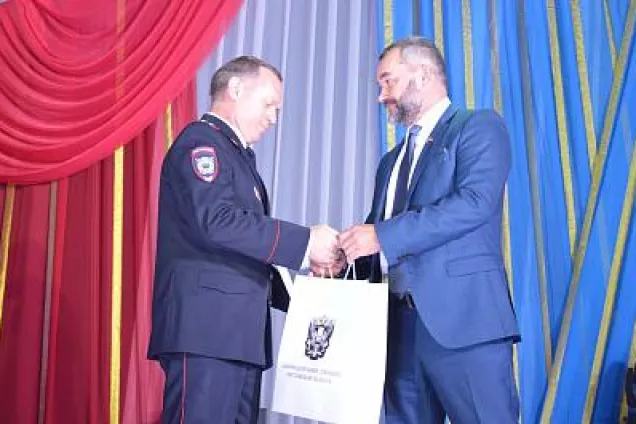 Валерий Шевченко поздравил сотрудников и ветеранов правоохранительных органов с профессиональным праздником