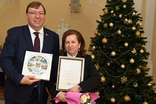 Александр Ищенко наградил руководителей лучших представительных органов Ростовской области