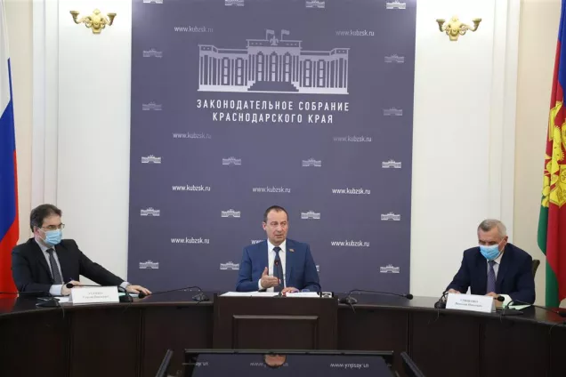 Юрий Бурлачко рассказал о значимых инициативах, которые  рассмотрят  на 70-й сессии  кубанского парламента