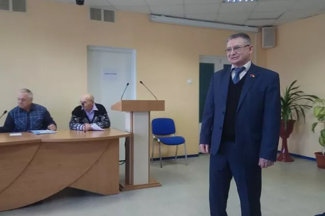 Депутат-коммунист Волгоградской облдумы организовал встречу граждан с новым главврачом михайловской ЦРБ