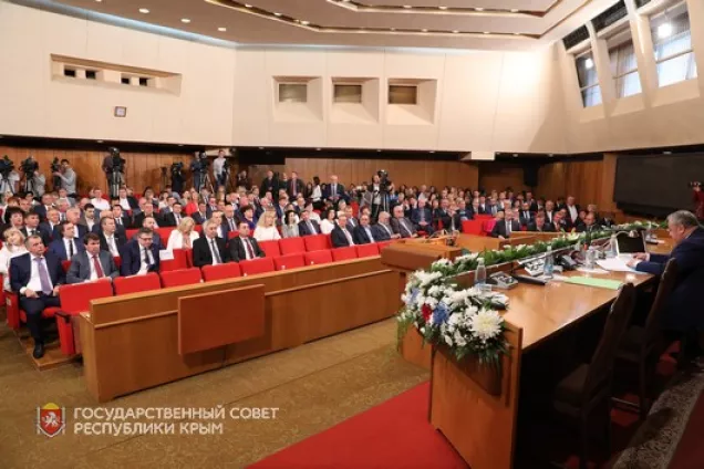 Крымский парламент после перерыва собрался на первое заседание первой сессии Государственного Совета Республики Крым второго созыва