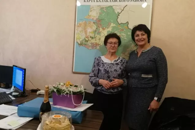 Татьяна Лобач поздравила секретаря Балаклавской ветеранской организации Галину Черкасову с юбилеем