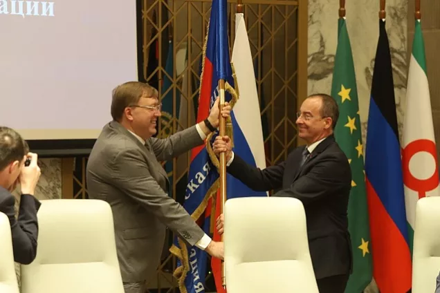 Спикер кубанского парламента Юрий Бурлачко принял флаг и полномочия председателя ЮРПА