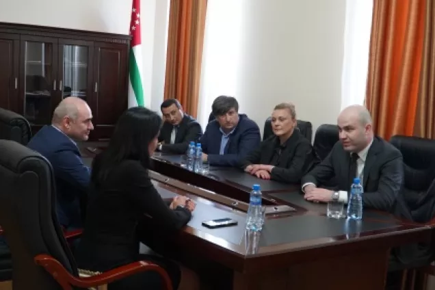 Спикер Парламента  Абхазии Л.Ашуба провел встречу с депутатом Госдумы России А. Удальцовой