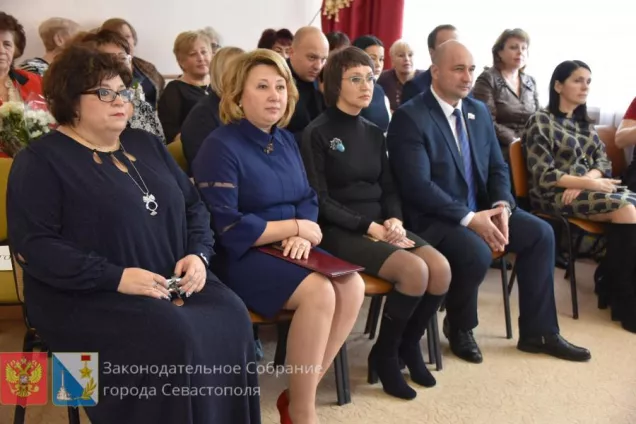 Владимир Немцев поздравил с 50-летием коллектив детского сада № 92