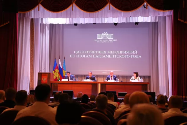 Председатель парламента Кубани Юрий Бурлачко и депутат Госдумы Иван Демченко посетили Темрюкский район