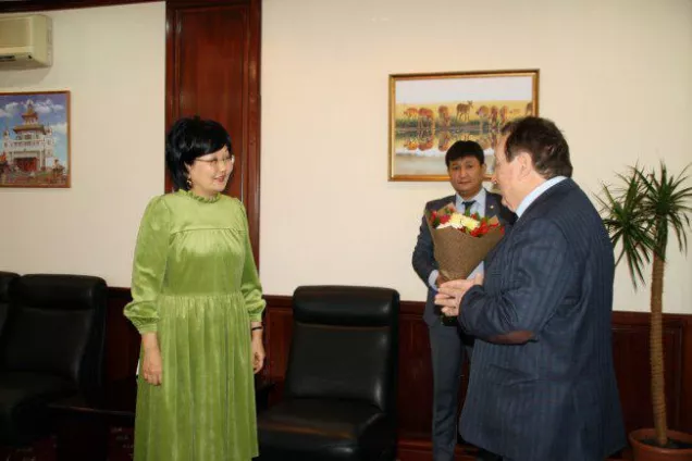 Саглар Бакинова принимает поздравления с днем рождения