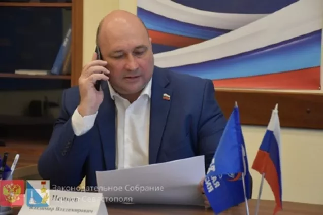 Спикер парламента Севастополя  Владимир Немцев провел прием граждан
