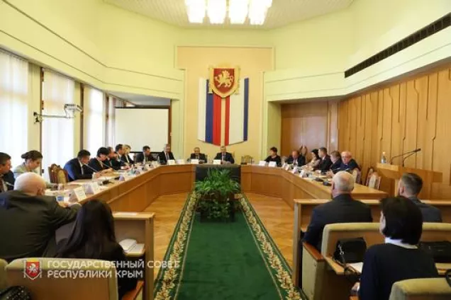 Чиновники любого уровня обязаны работать с большой самоотдачей, учитывая интересы избирателей, - В. Константинов