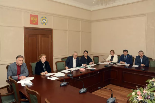 Вопросы поддержки материнства и детства обсудили в Комитете по социальной защите населения