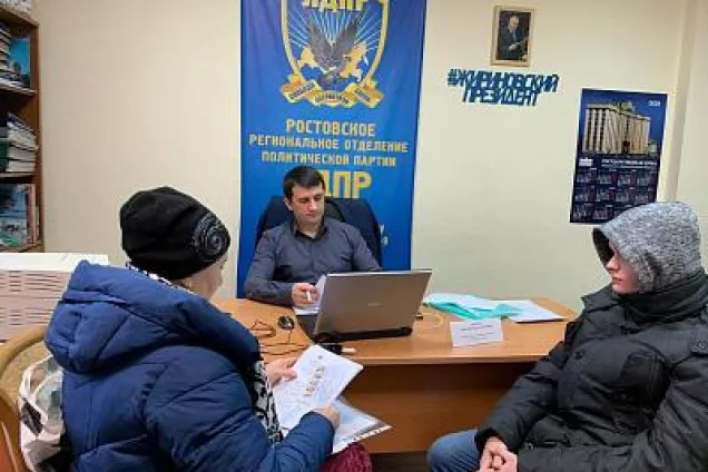 Евгений Федяев провел прием избирателей