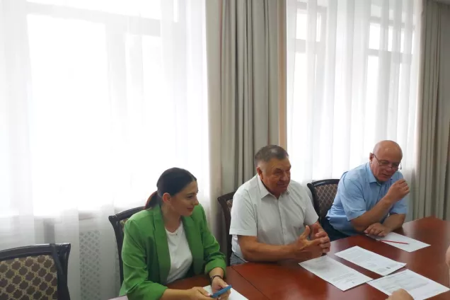 Парламент Адыгеи берет на контроль работу по ремонту памятника воинам-землякам, погибшим в годы Великой Отечественной войны