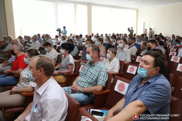 Председатель парламента Крыма Владимир Константинов встретился с трудовым коллективом завода «Фиолент»