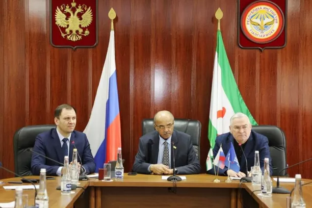  В Малом зале Парламента Республики Ингушетия состоялось заседание фракции Всероссийской политической партии «Единая Россия» в Народном Собрании