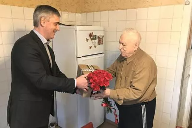 Ашот Хбликян поздравил участника Великой Отечественной войны 