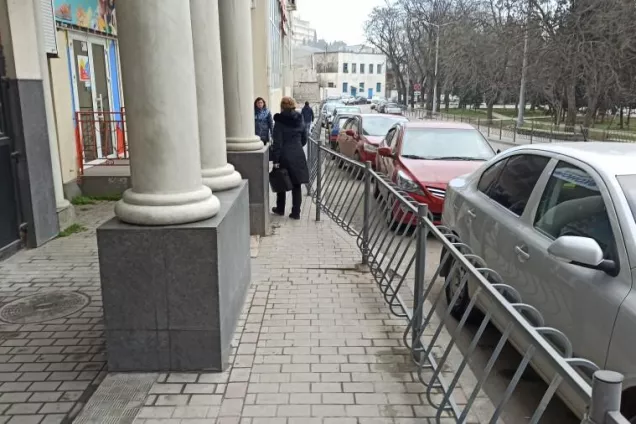 ФОТОРЕПЛИКА. На улице Капитанская созданы все условия для ДТП