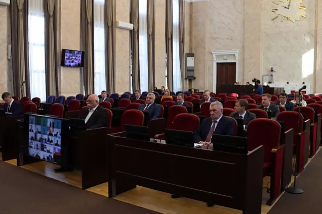 На собрании фракции единороссы рассмотрели перспективы развития спорта на Кубани