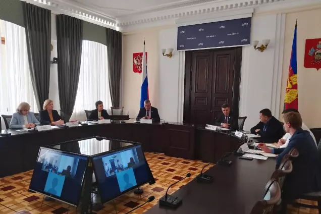 Кубанские законодатели обсудили вопросы взаимодействия учебных учреждений и производств