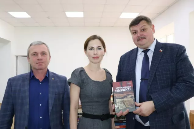 Сергей Колбин пополнил библиотечный фонд Центра гуманитарно-технической информации