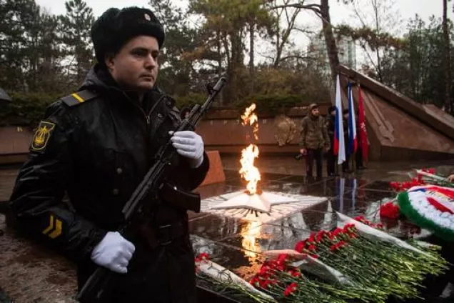 В память о миллионах известных и безымянных солдат Великой Победы