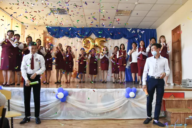 Парламентарии поздравили с юбилеем  две крупнейшие районные школы Астраханской области