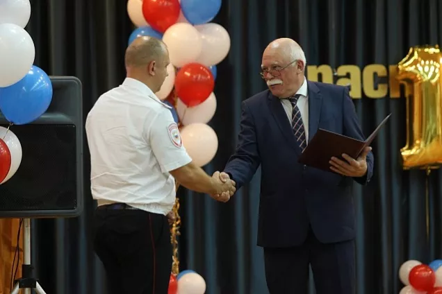 Депутаты ЗСК поблагодарили сотрудников патрульно-постовой службы полиции за их труд