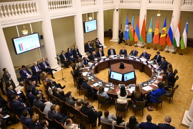 На молодежном дискуссионном клубе «Таврический» обсудили дистанционное голосование